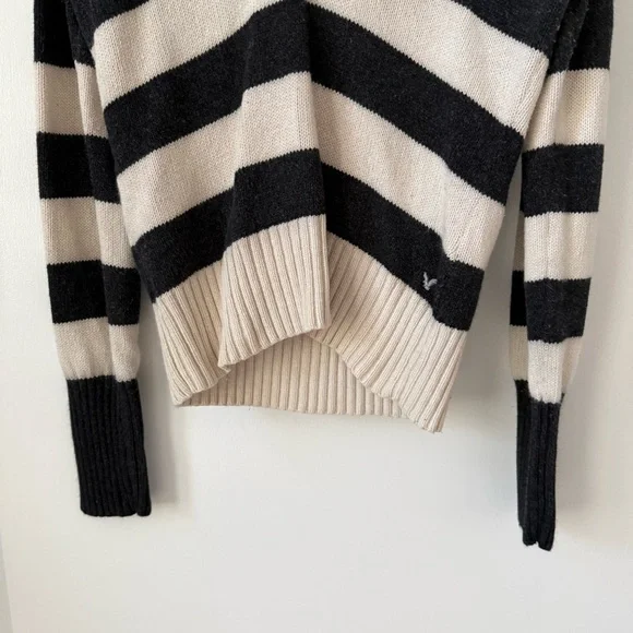 Y2K American Eagle Striped Shawl Collar Sweater in Charcoal Grey and Ivory - Picture 6 of 12